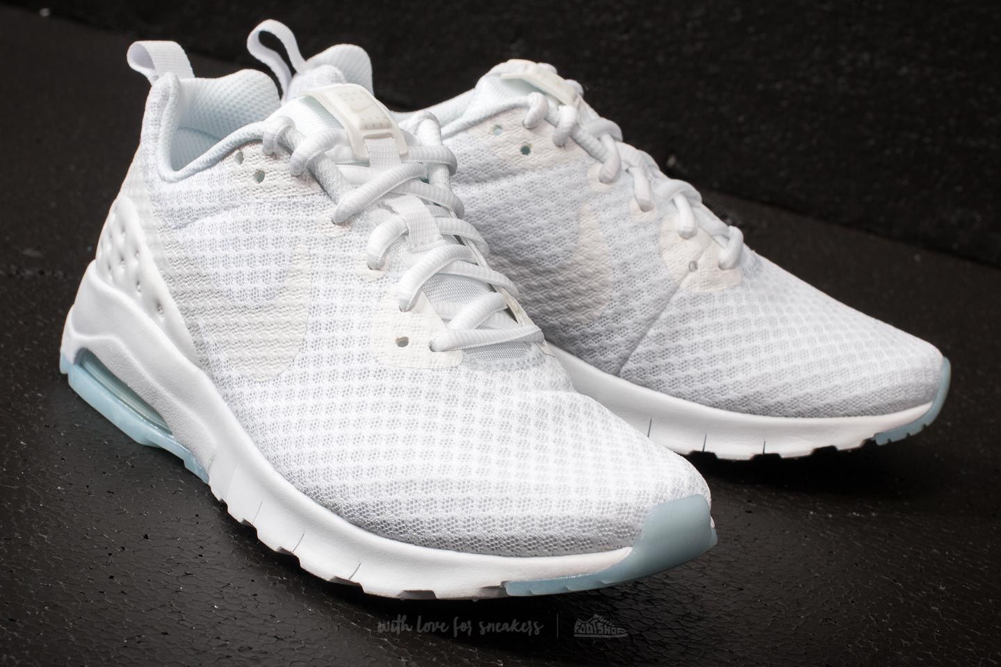 Női cipők Nike Wmns Air Max Motion LW White/ Black