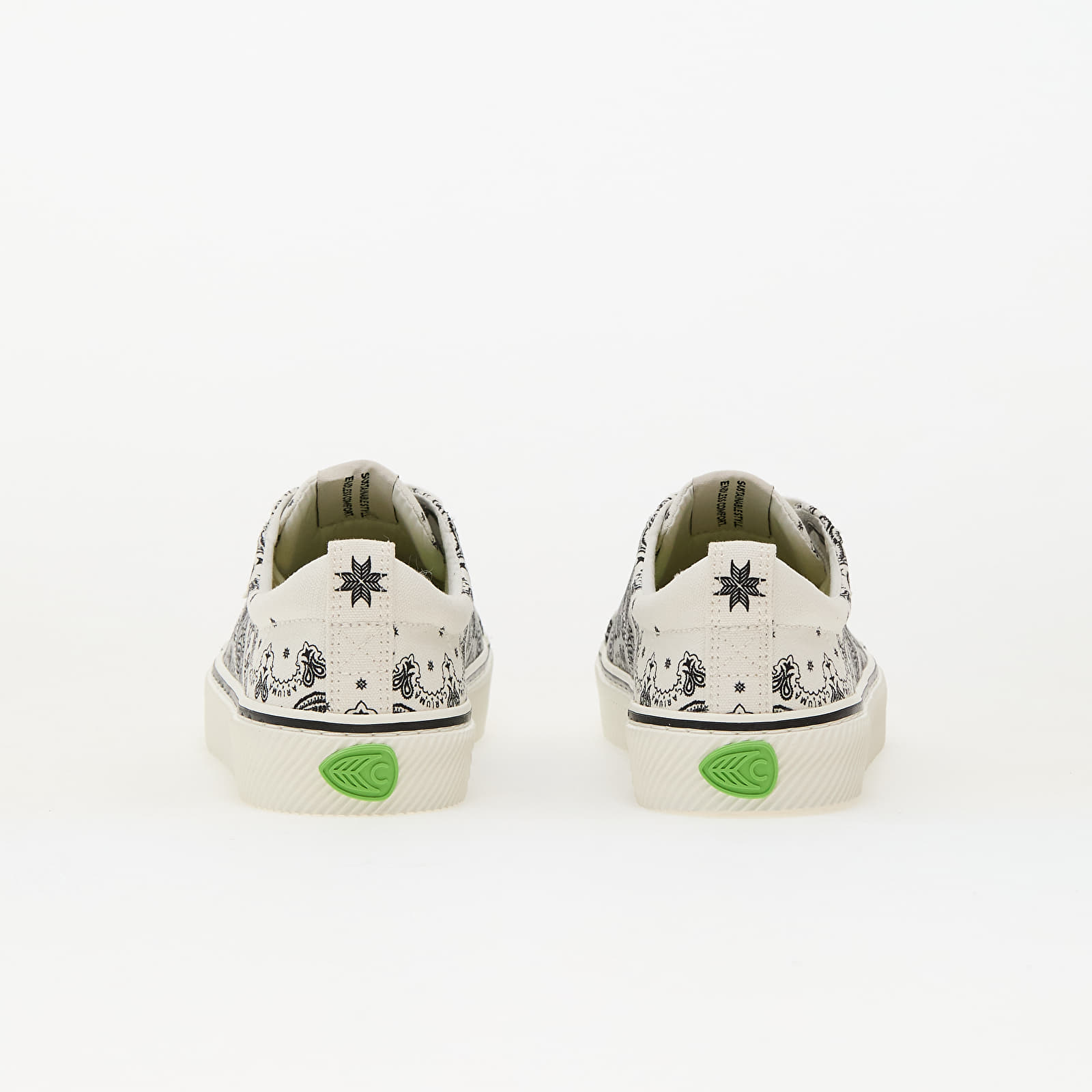 Moški čevlji Cariuma M Oca Low Off-White Bandana
