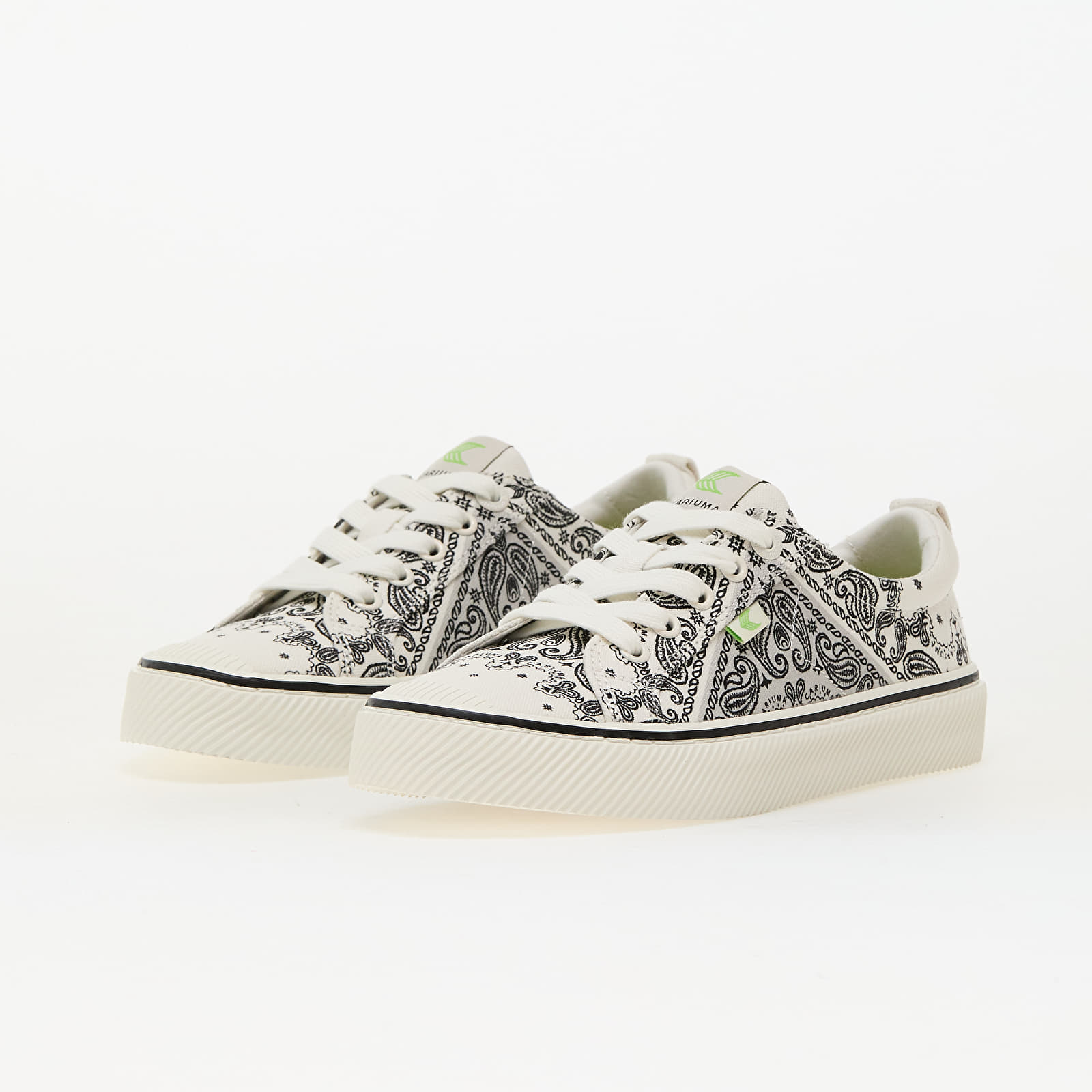 Moški čevlji Cariuma M Oca Low Off-White Bandana