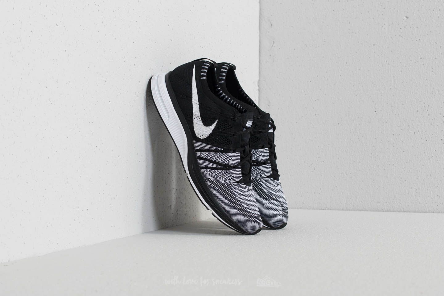 Skor för män Nike Flyknit Trainer Black/ White/ White