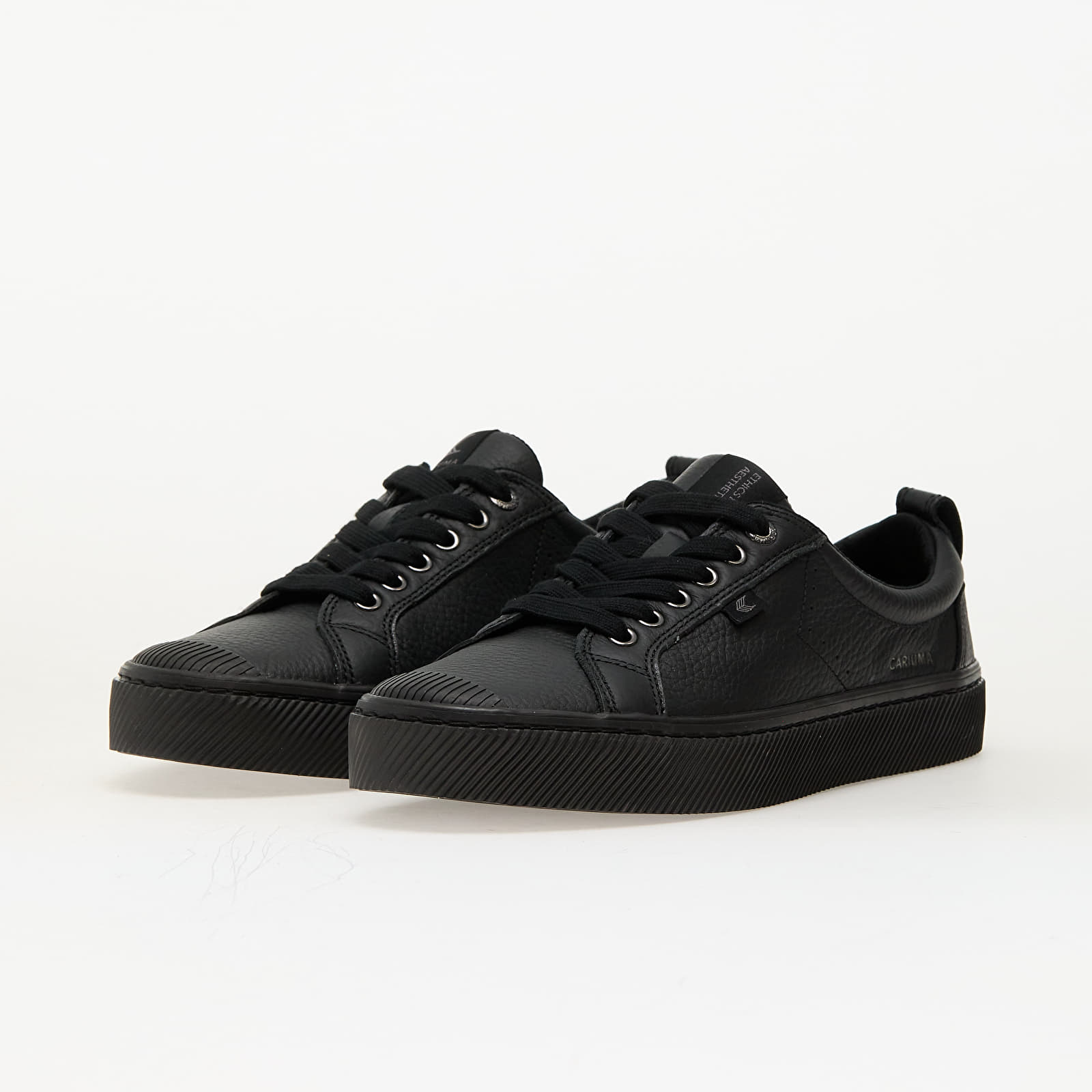 Női cipők Cariuma W Oca Low Triple Black