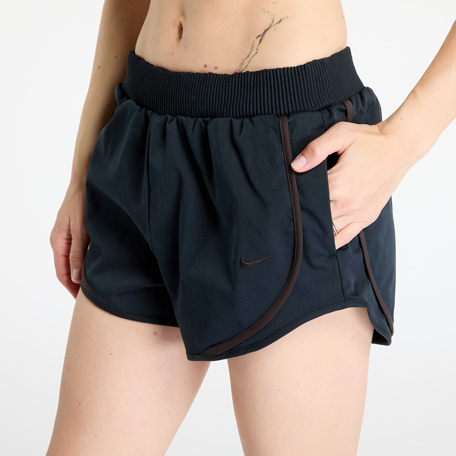 Sieviešu šorti Nike Sportswear Collection Women's Mid-Rise Twill Shorts Black/ Velvet Brown/ Velvet Brown