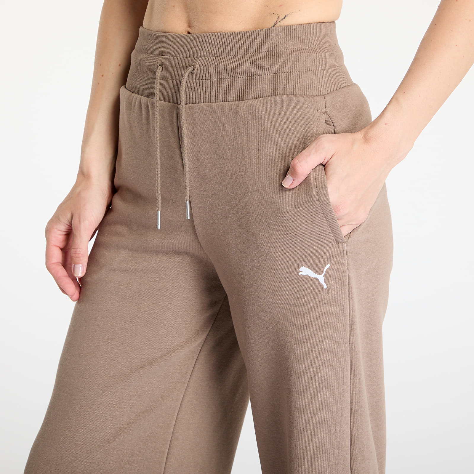 Női melegítőnadrágok Puma Wardrobe Essentials Relaxed Wide Leg Sweatpants Totally Taupe