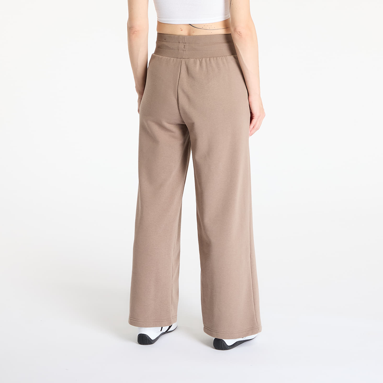 Női melegítőnadrágok Puma Wardrobe Essentials Relaxed Wide Leg Sweatpants Totally Taupe