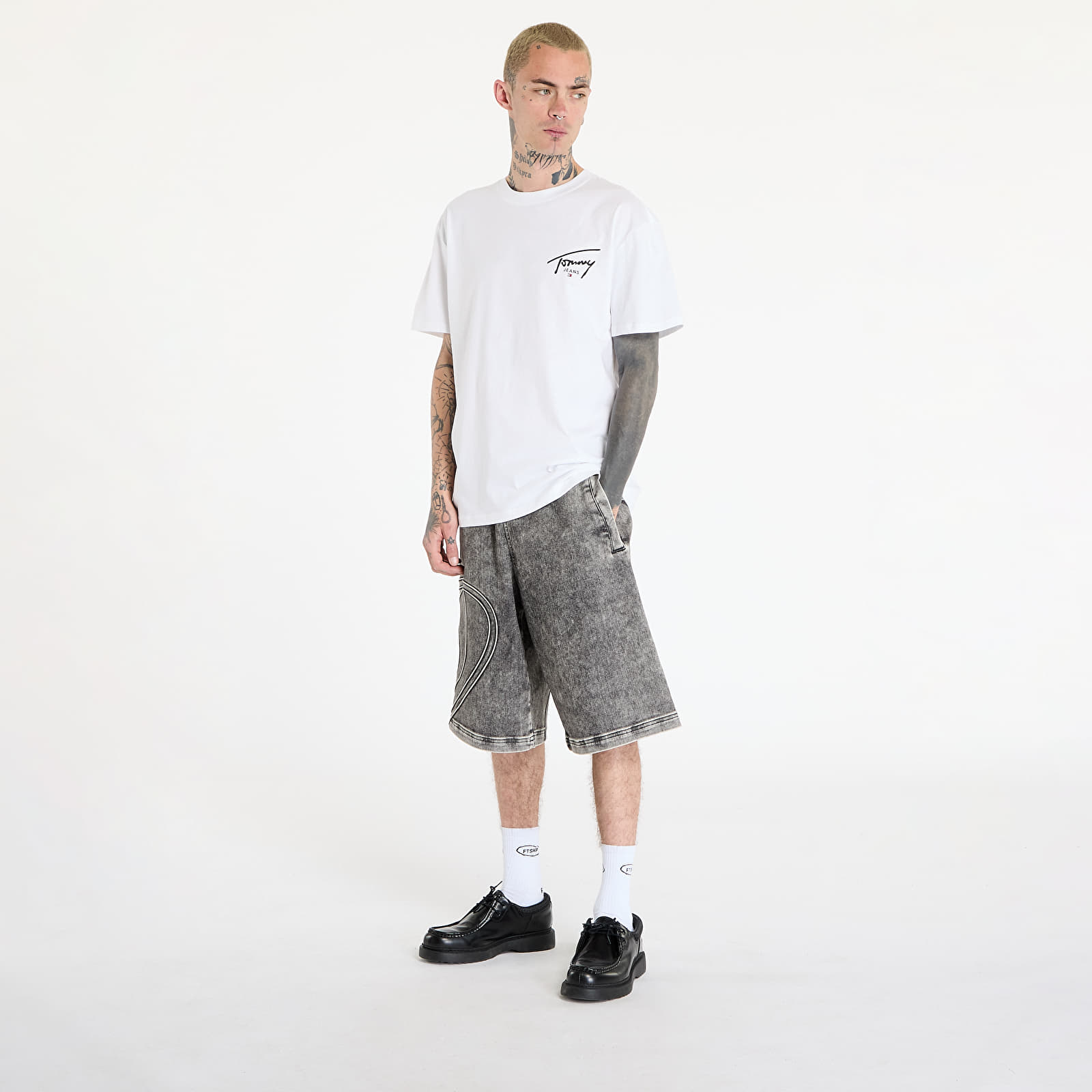 T-shirts Tommy Jeans Regular Signature Print Tee White