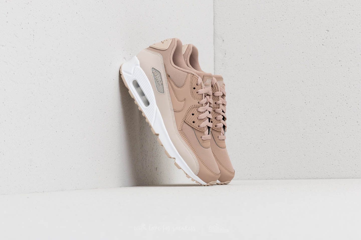 Nike air max 90 essential store trainer desert sand / white