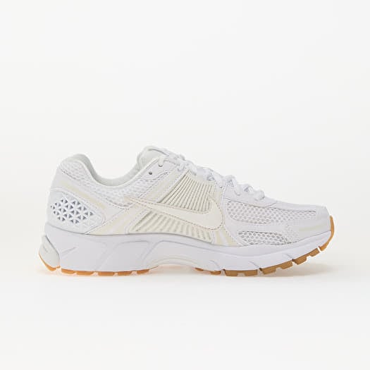 靴 Nike Women's Zoom Vomero 5 Summit White Nike Zoom Vomero 5 Women's Shoes. Nike CA