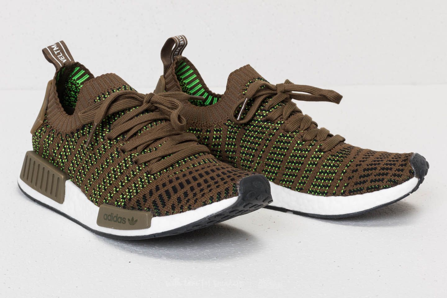 Adidas originals nmd_r1 stlt primeknit trainers core top