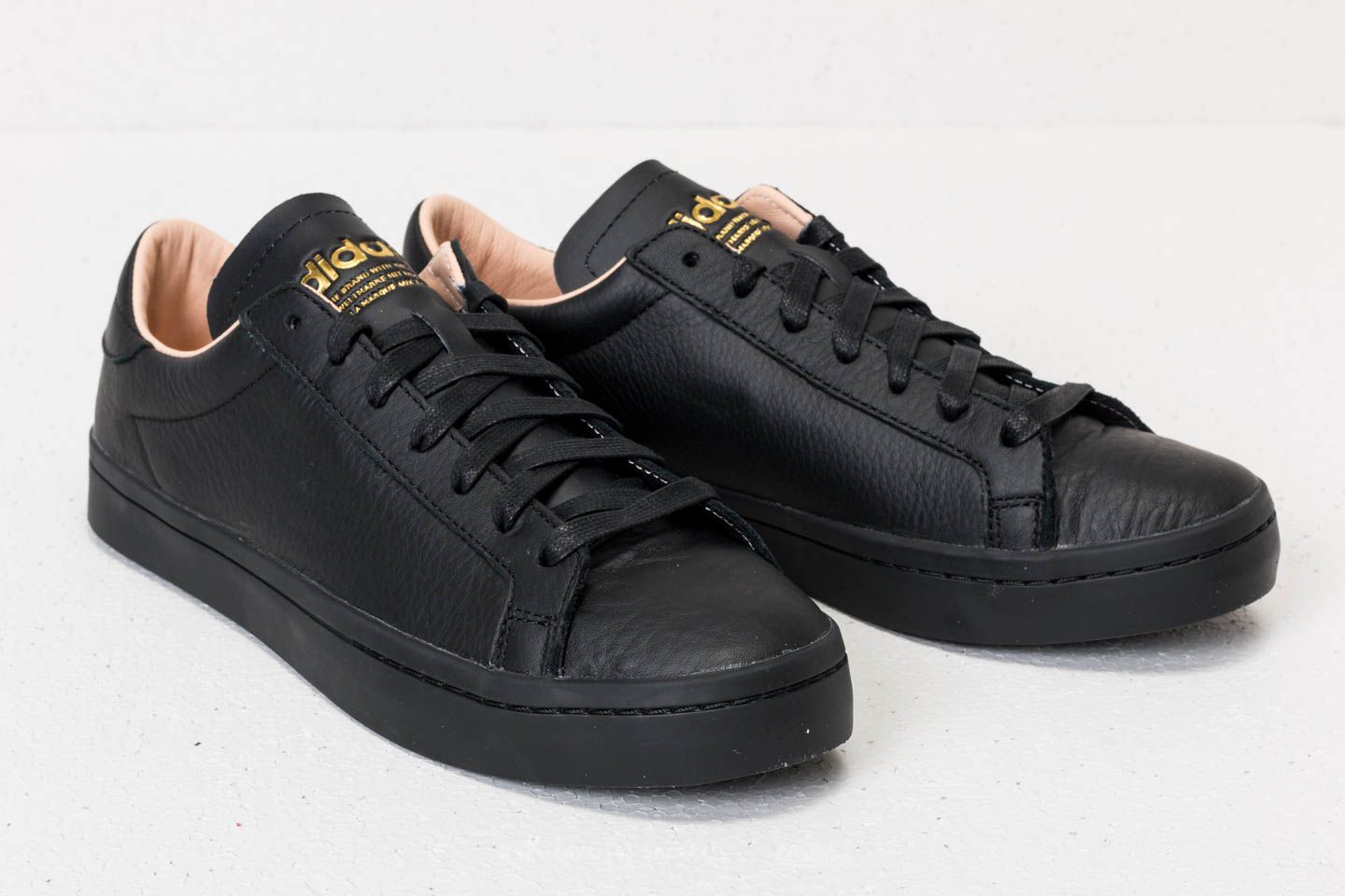 Adidas originals court vantage sneakers in black outlet