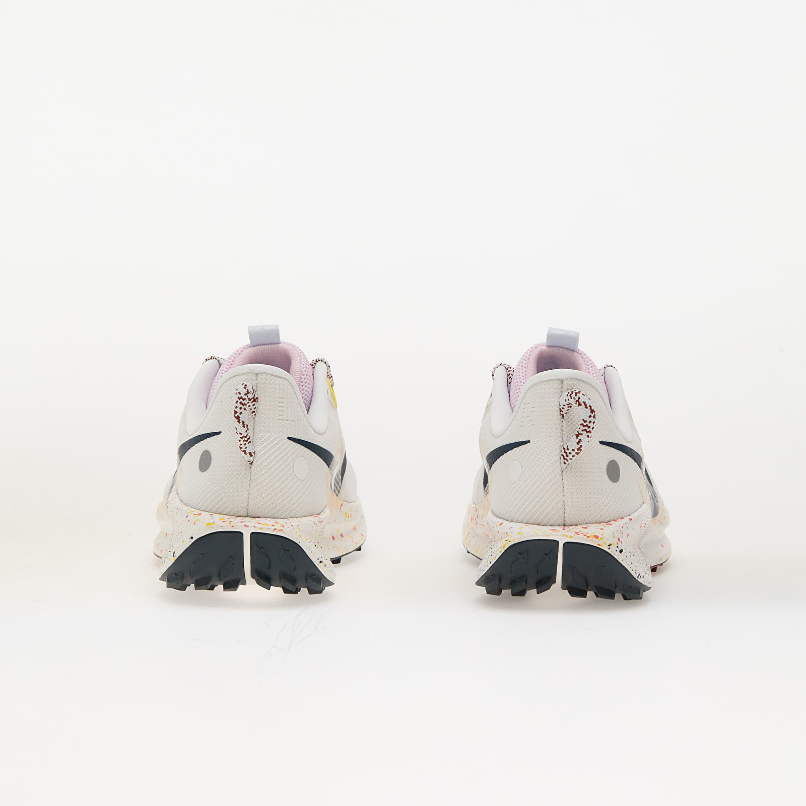 Buty damskie Nike W Pegasus Trail 5 Summit White/ Armory Navy-Football Grey
