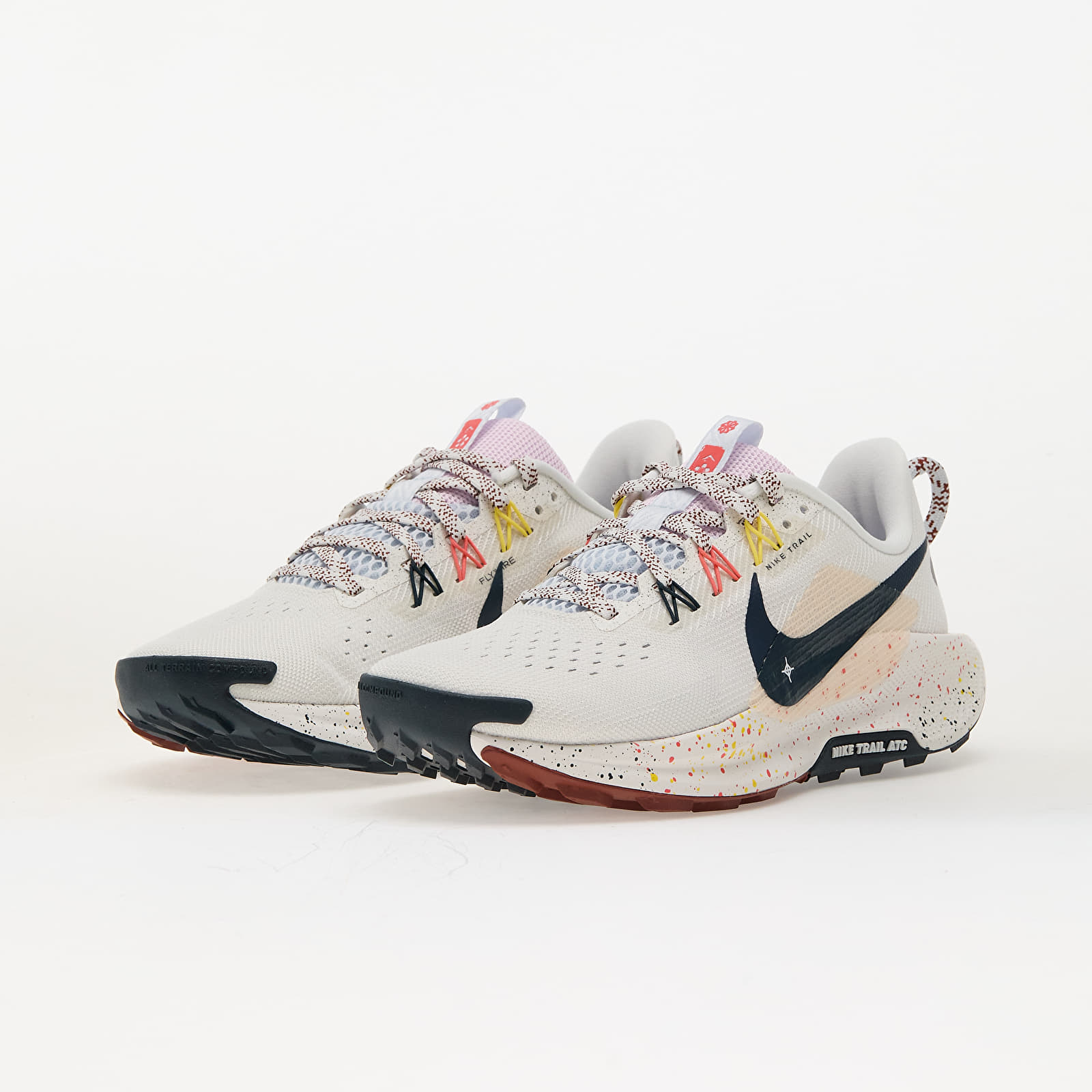 Buty damskie Nike W Pegasus Trail 5 Summit White/ Armory Navy-Football Grey