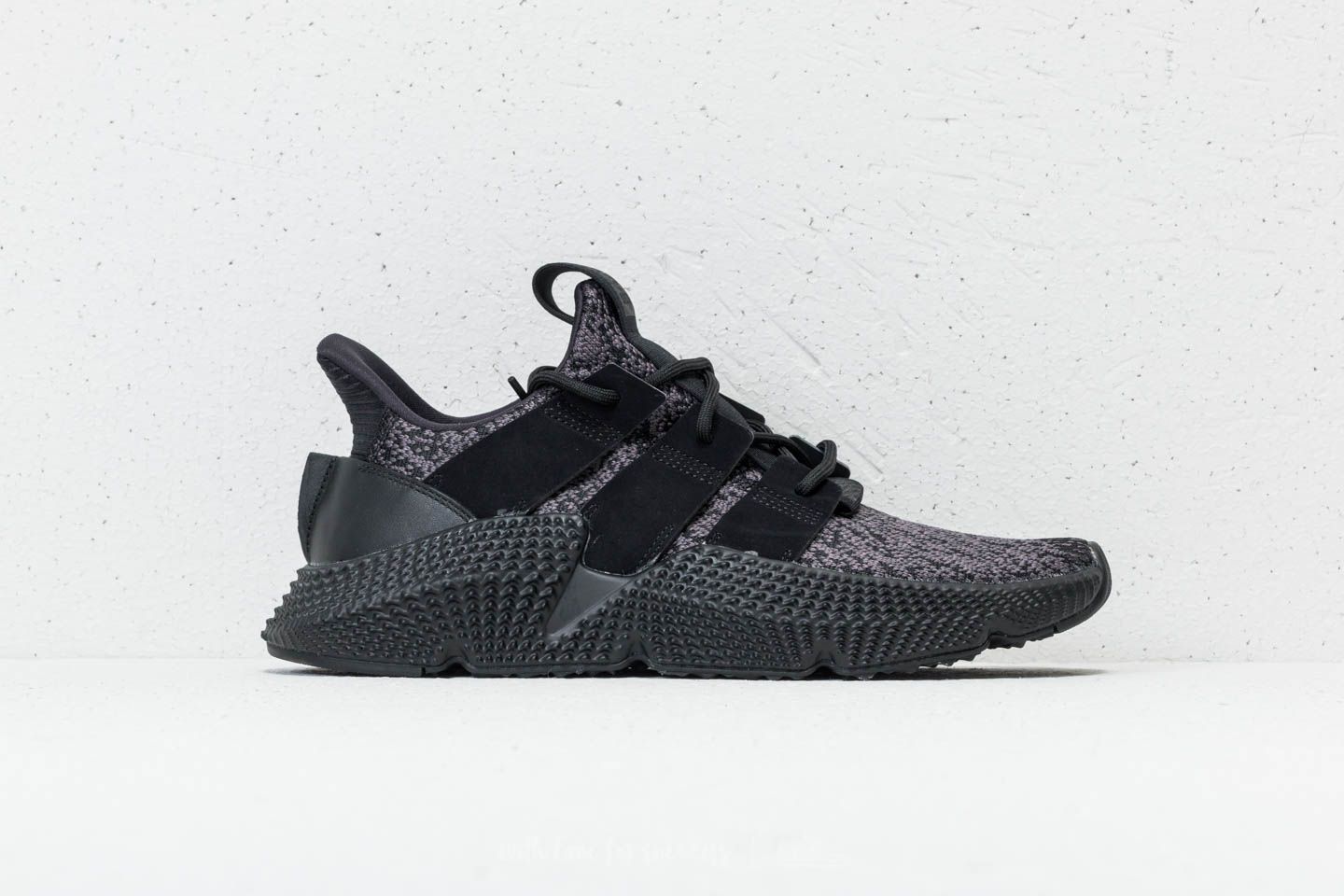 All black sale adidas prophere