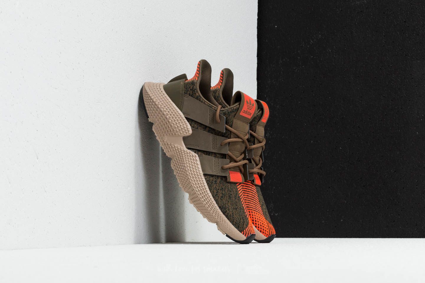 Chaussures et baskets homme adidas Prophere Trace Olive/ Trace Olive/ Solar Red