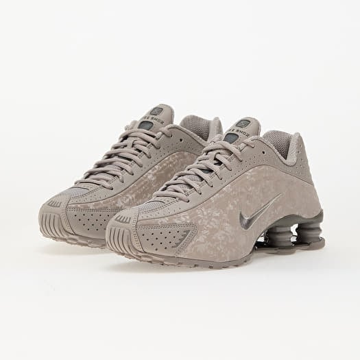 ◆正規品◆NIKE SHOX R4 COLLEGE GREY FLAT PEWTER(W)◆関税込◆ Women's shoes Nike W Shox R4 College Grey/ Flat Pewter