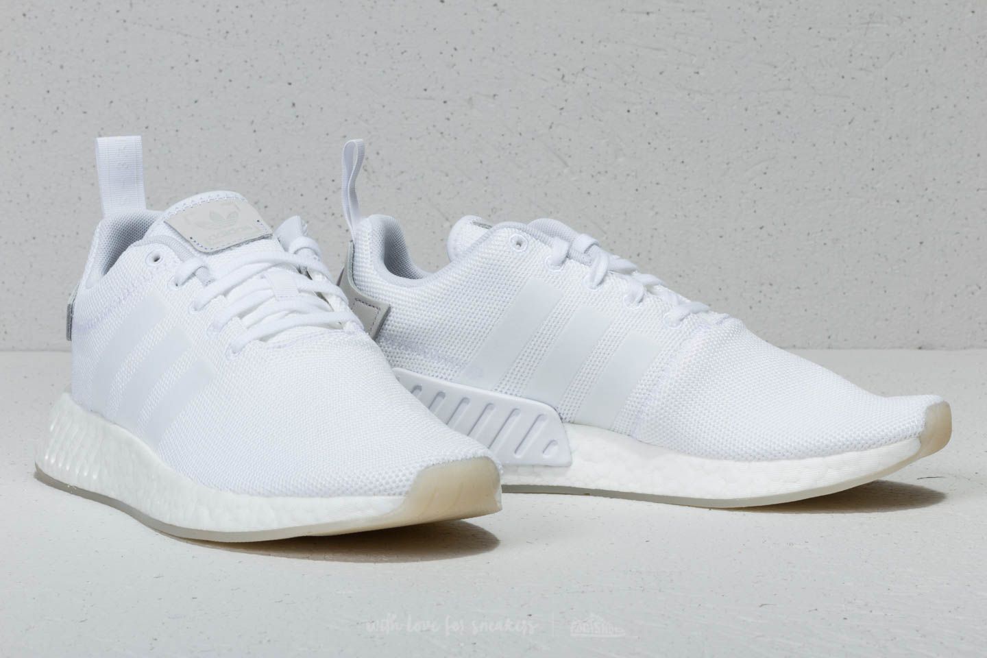 adidas NMD R2