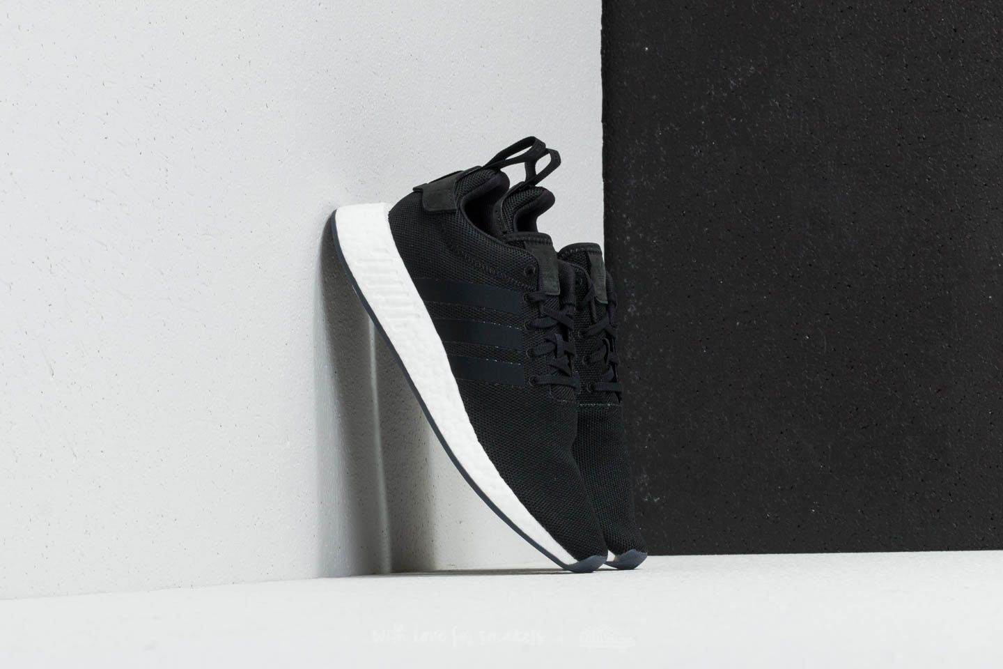 adidas NMD R2