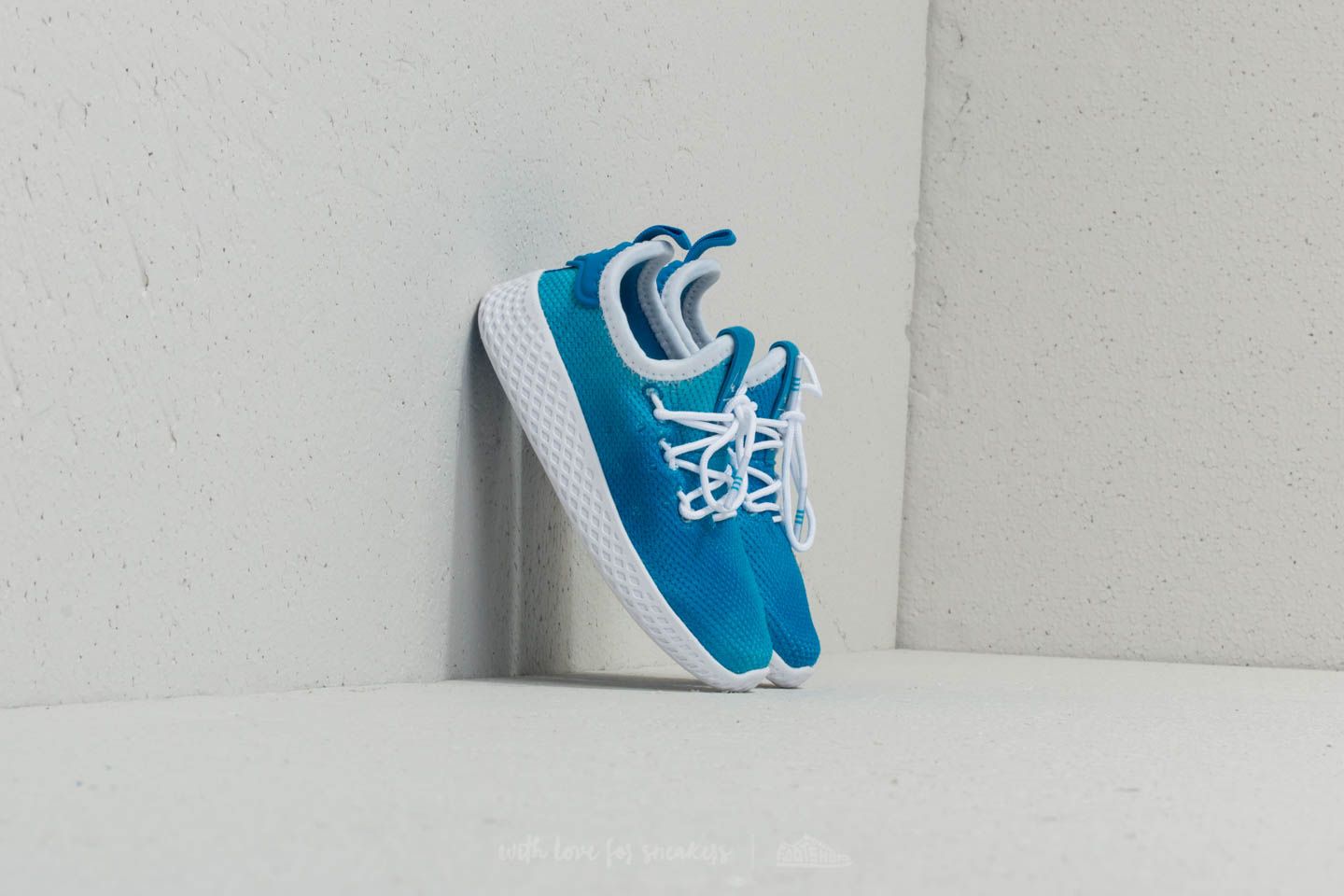 Детски маратонки и обувки adidas x Pharrell Williams Tennis HU I Bright Blue/ Ftw White/ Ftw White