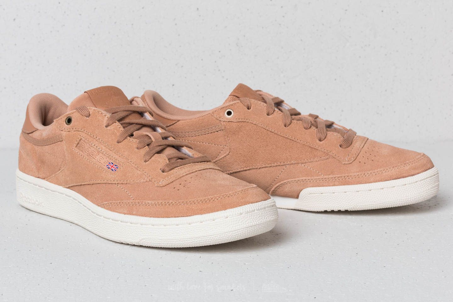Men s shoes Reebok x Montana Cans Club C 85 Make Up Chalk Footshop