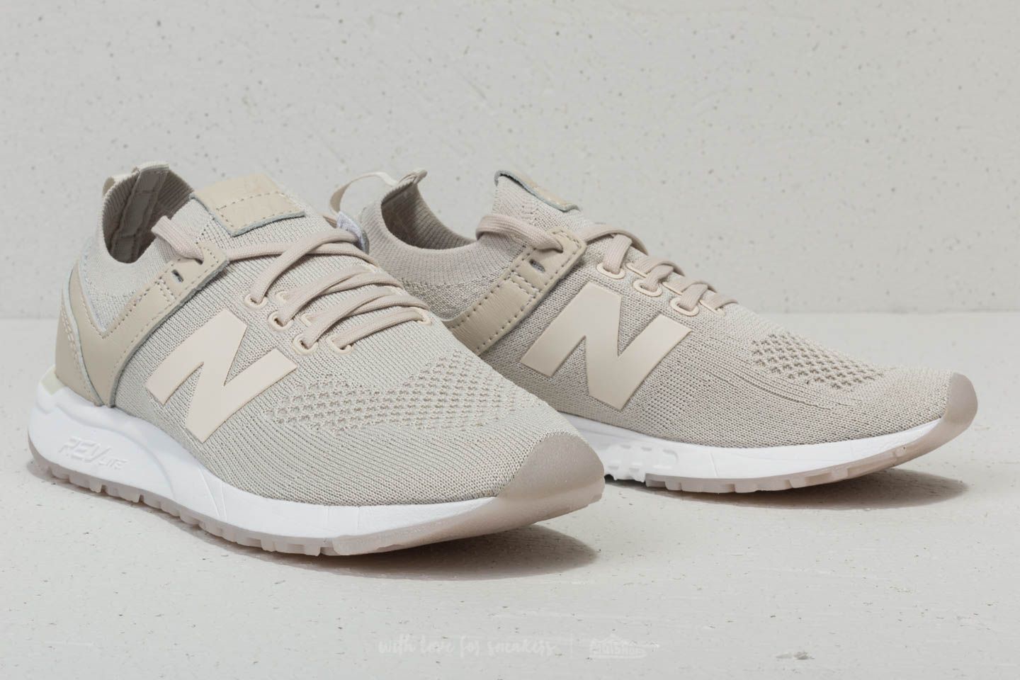 Women s shoes New Balance 247 Moonbeam Footshop