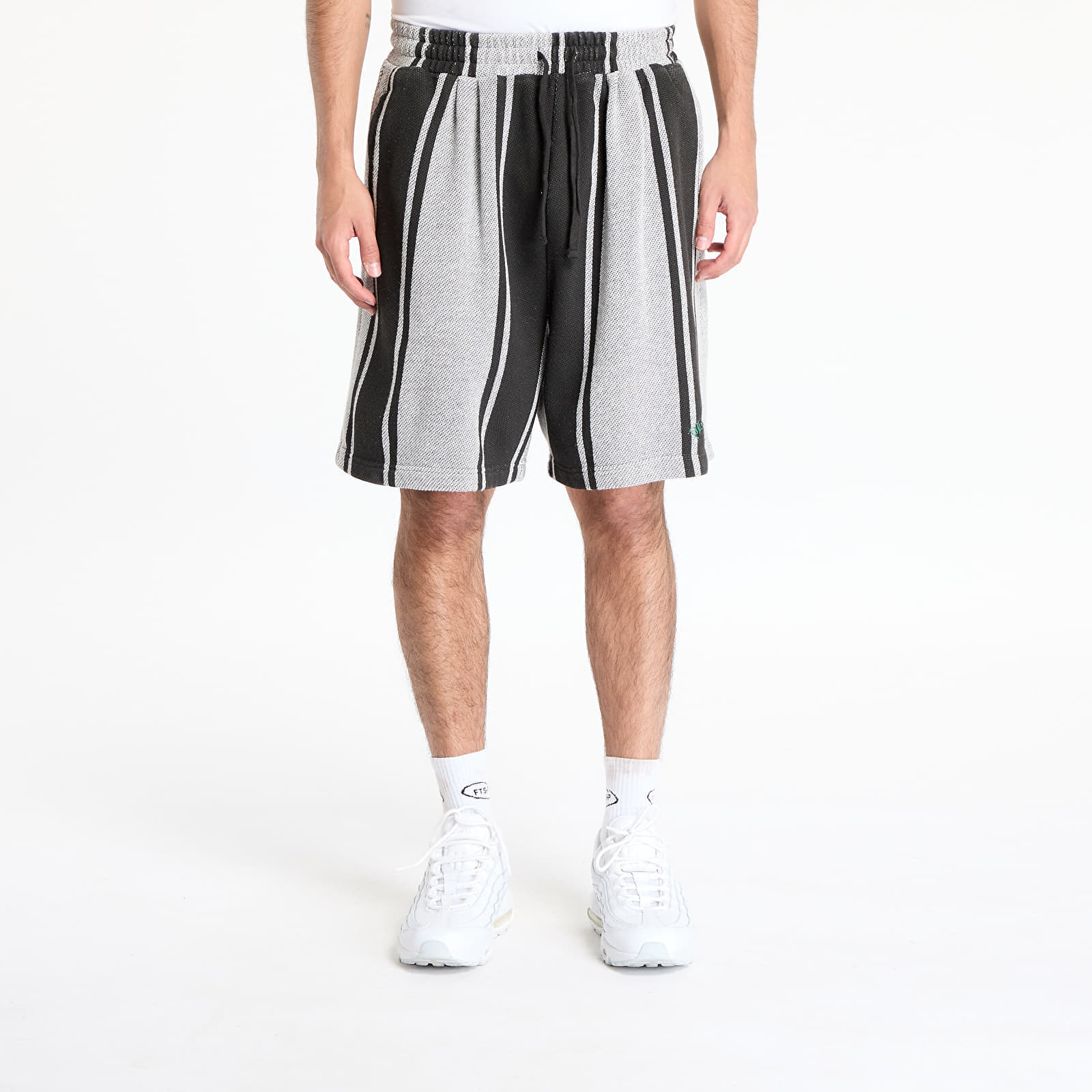 PLEASURES Rug Wide Shorts Black S
