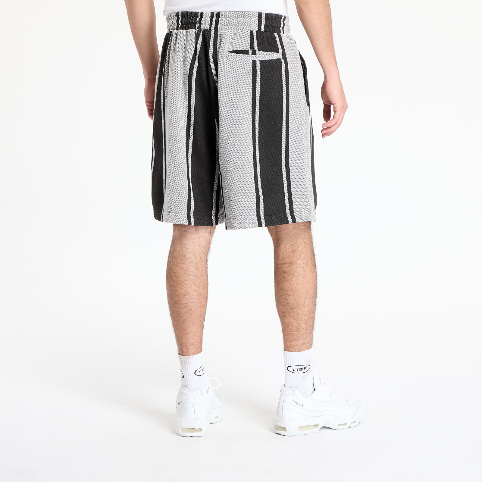 Pantalones cortos PLEASURES Rug Wide Shorts Black