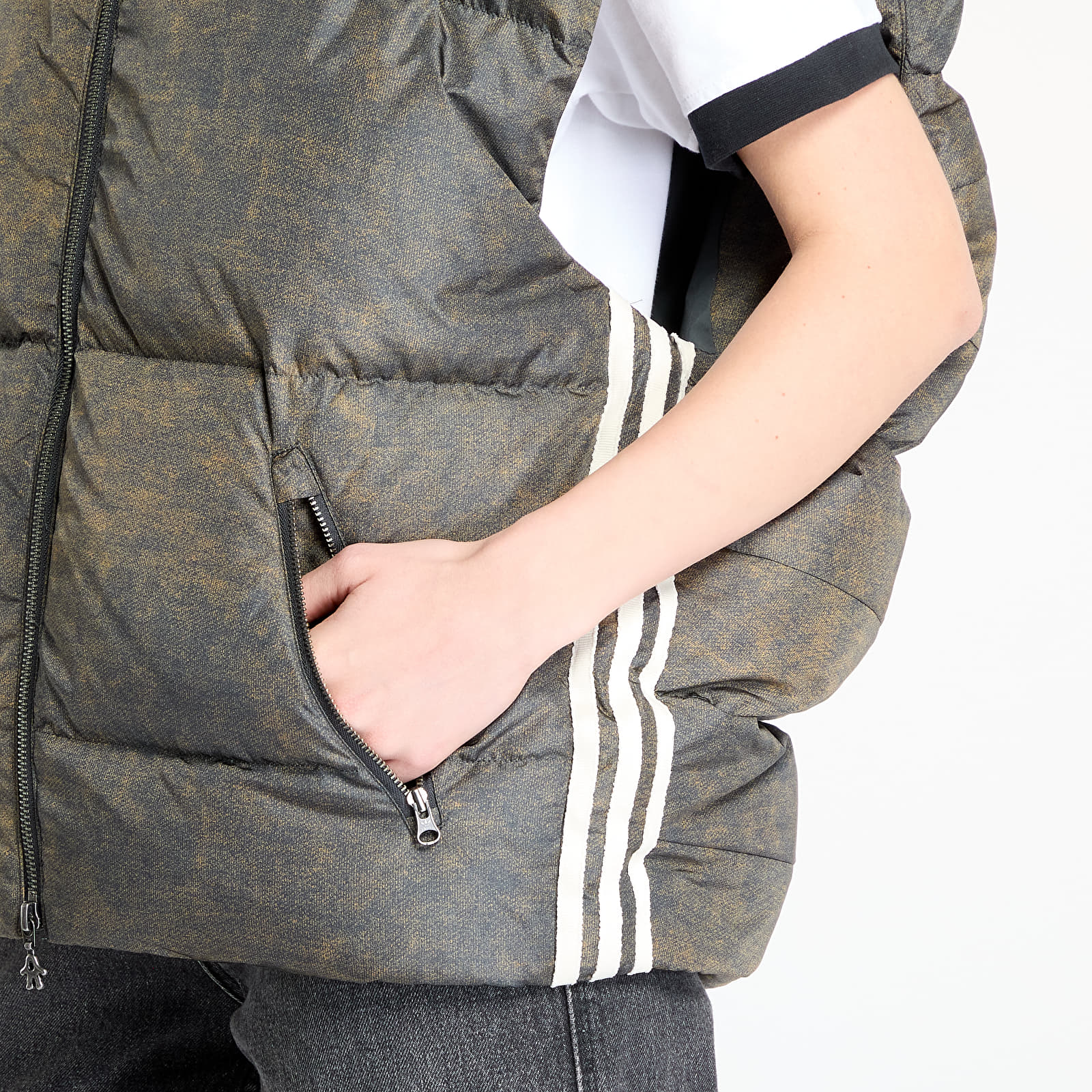 Mellények adidas x Avavav Puffer Vest Dark Grey/ Carbon