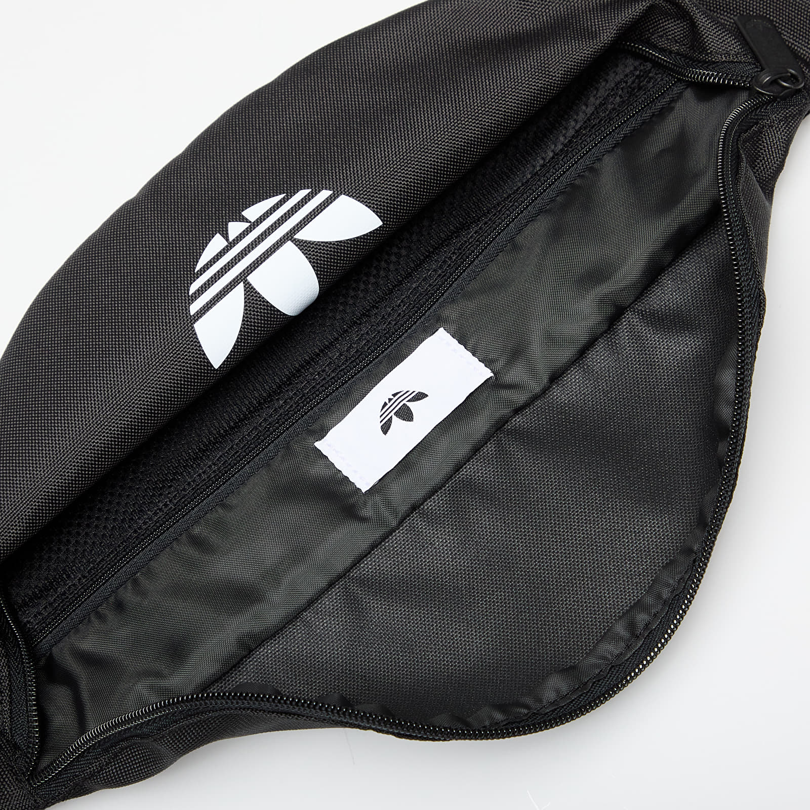 Övtáskák adidas Adicolor Waistbag Black