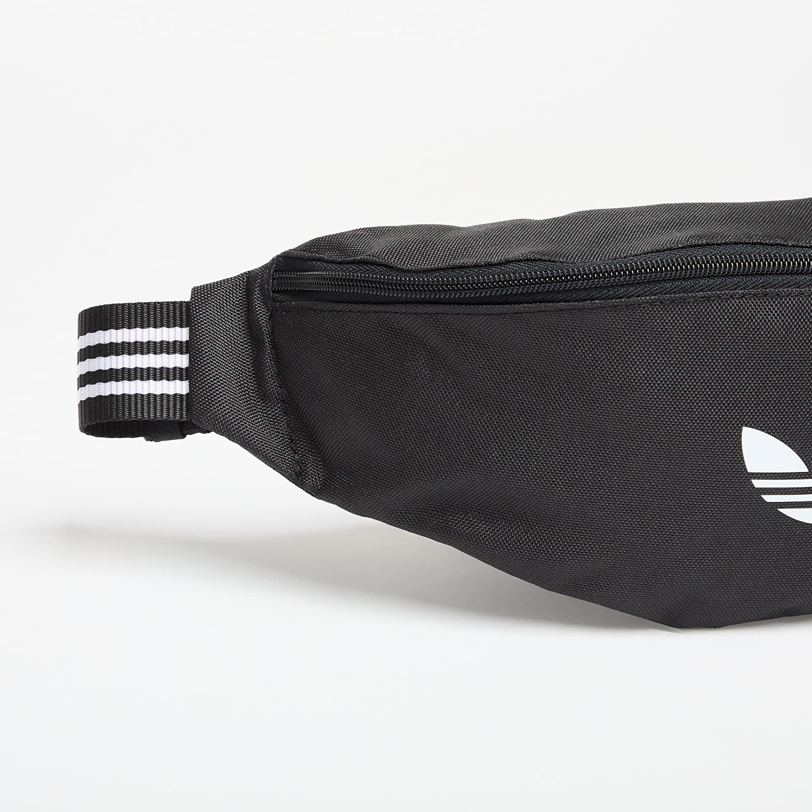 Övtáskák adidas Adicolor Waistbag Black