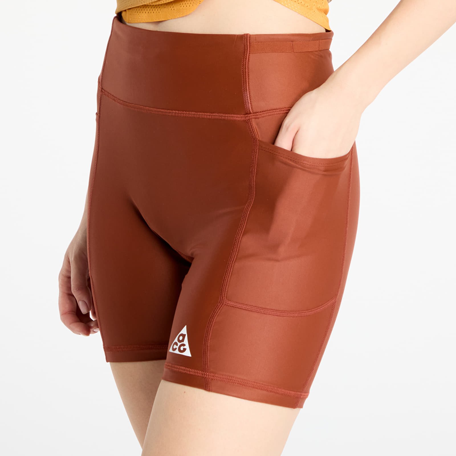 Shortsid Nike ACG "Tree Frog" Women's Dri-FIT ADV Mid-Rise 6" Shorts Cinnamon/ Picante Red/ Summit White