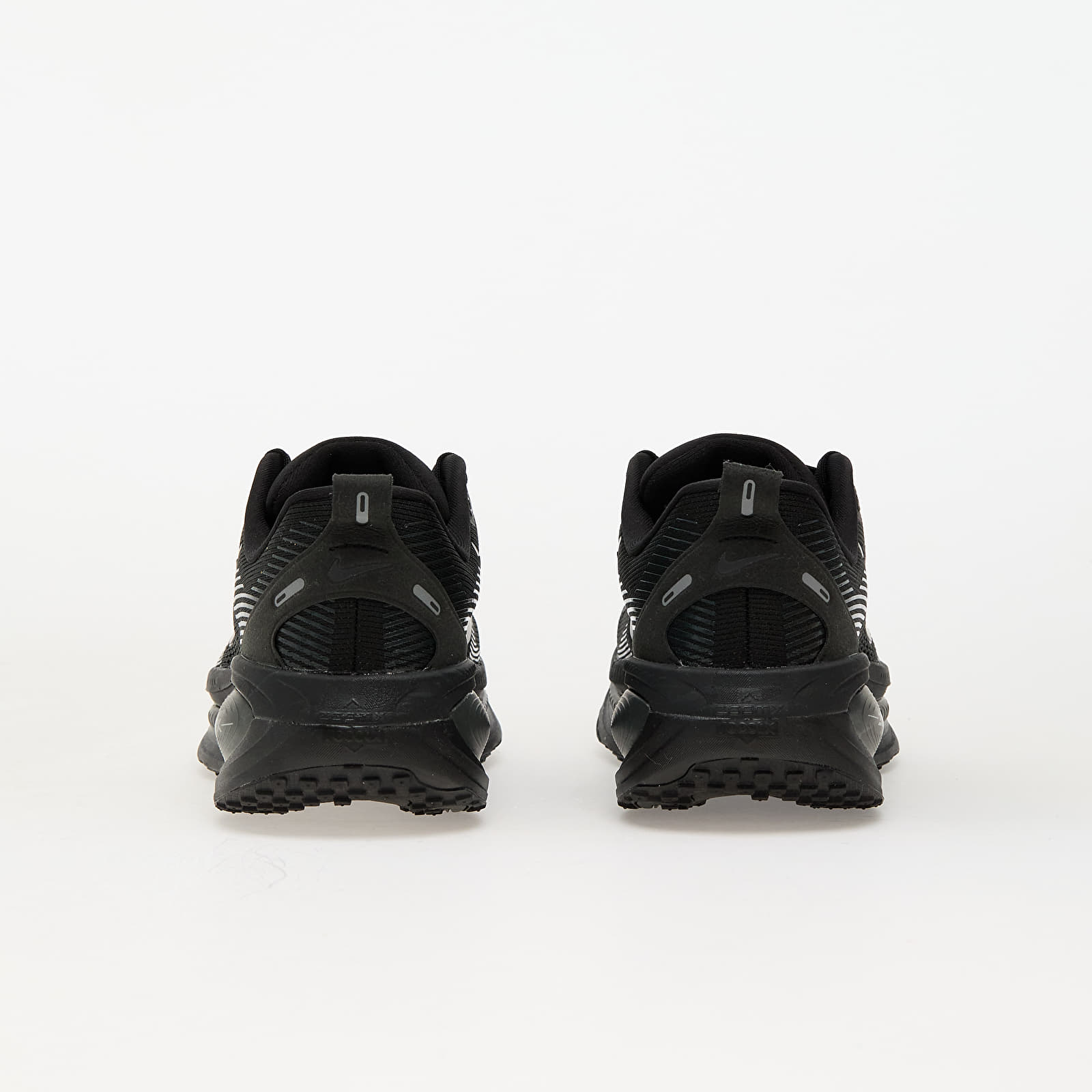Zapatillas Hombre Nike Vomero 18 Black/ Black-Dk Smoke Grey-Lt Smoke Grey