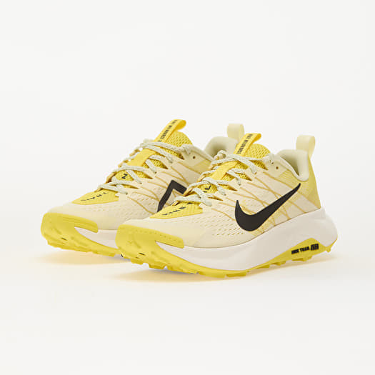 yellow nike volleyball shoes