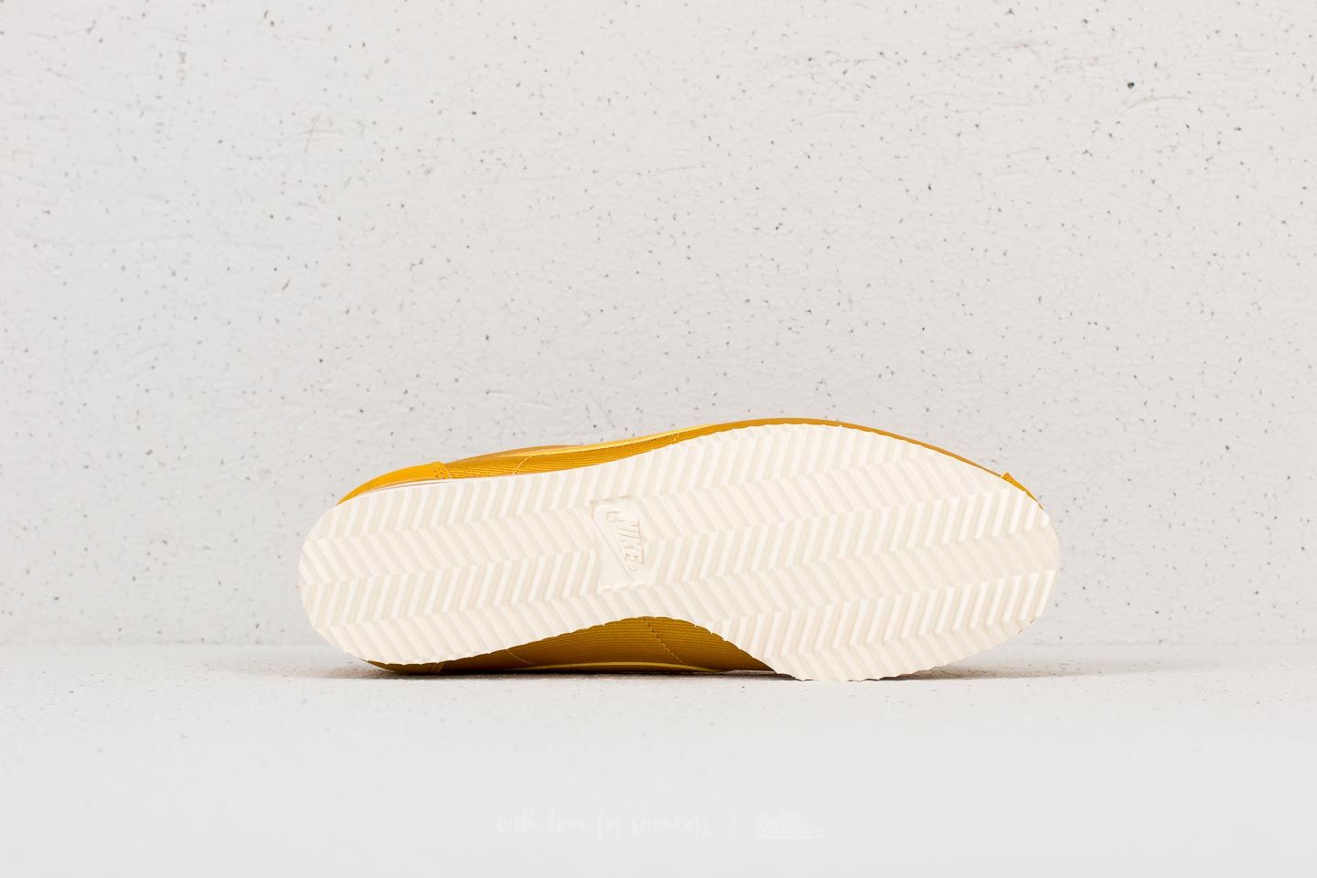 Women's shoes Nike Wmns Classic Cortez Nylon Mineral Yellow/ Mineral Yellow