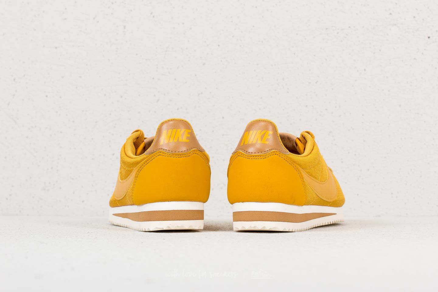Women's shoes Nike Wmns Classic Cortez Nylon Mineral Yellow/ Mineral Yellow