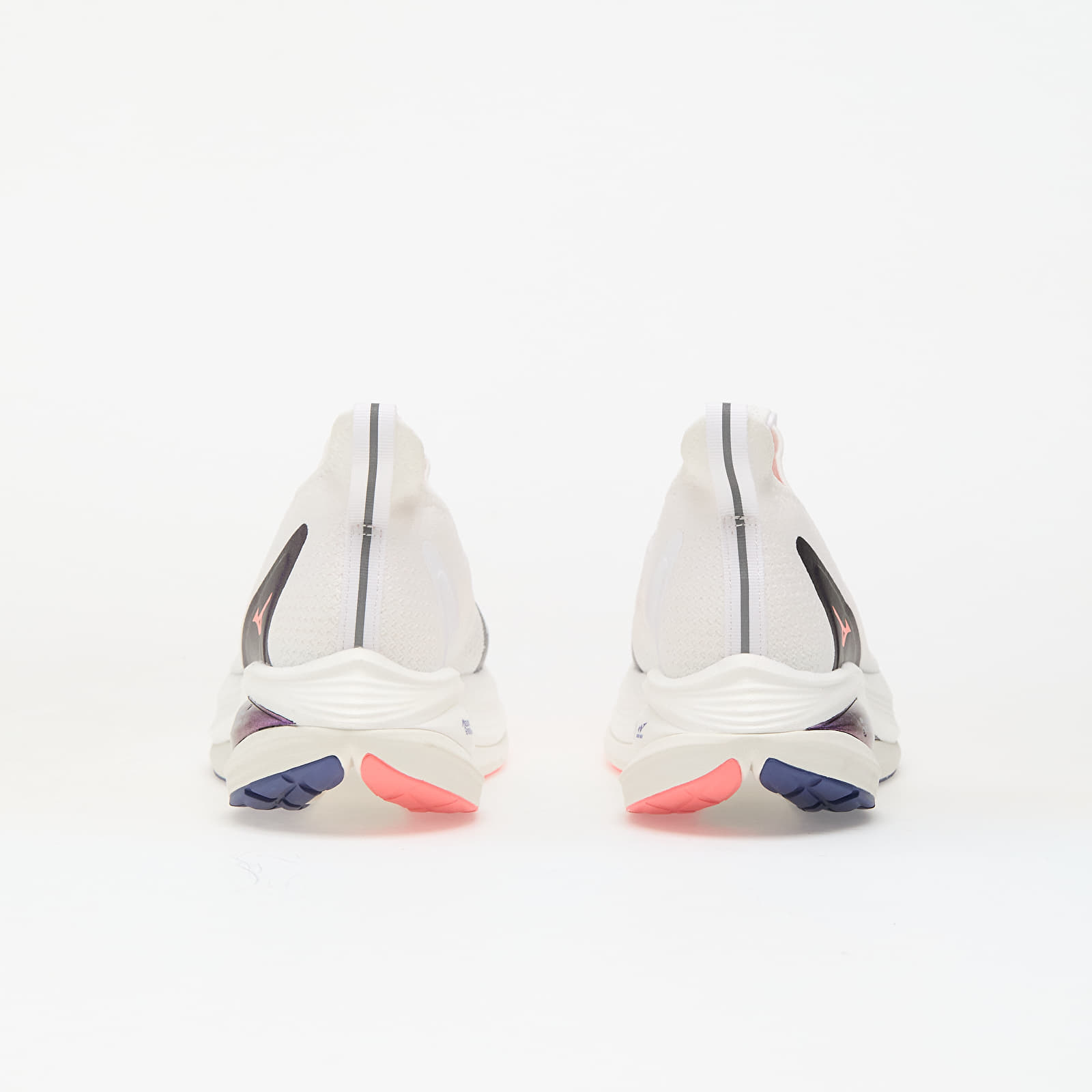 Női cipők Mizuno Neo Vista 2 W White/ Striking Coral/ Iris Bloo