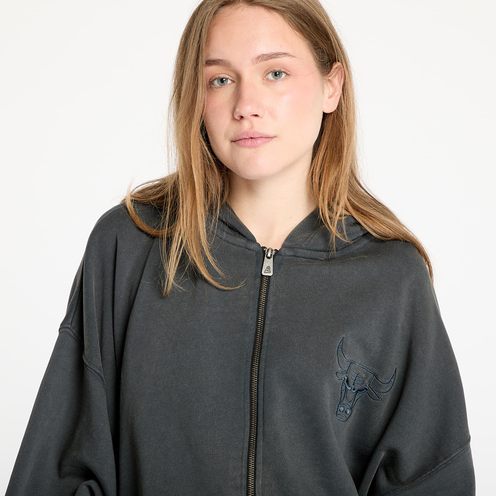 Kapuutsikud ja kampsunid New Era Chicago Bulls Washed Full Zip UNISEX White Heather Gray