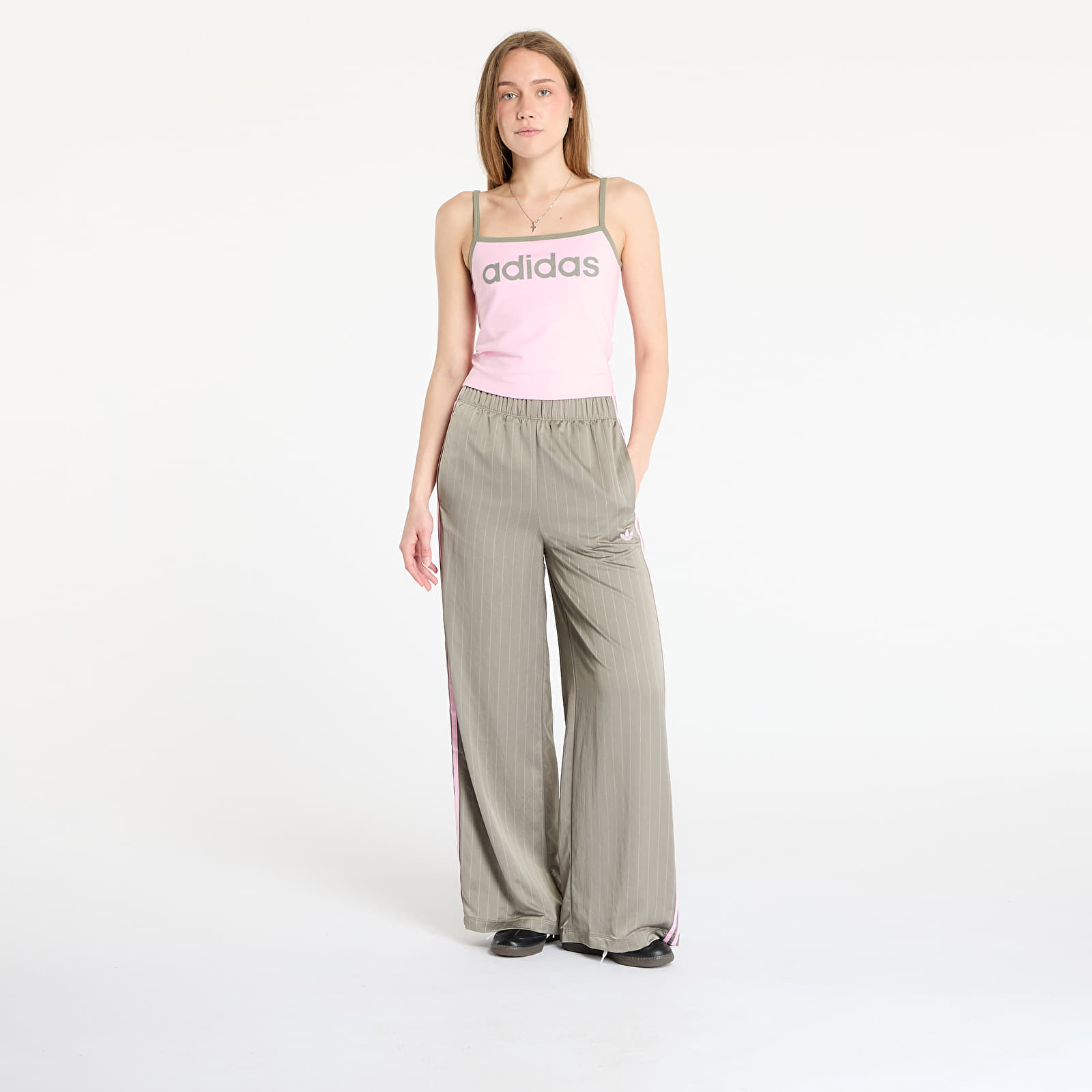 Női nadrágok adidas Originals Wide Leg Joggers Trace Cargo