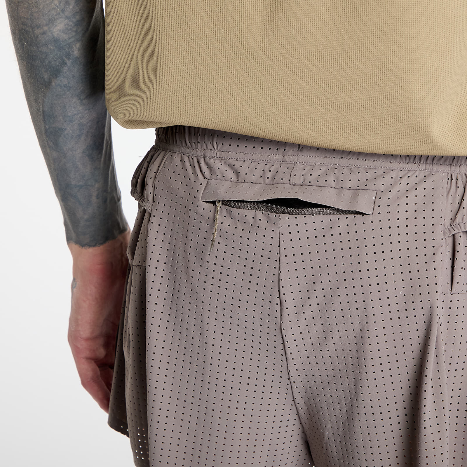 Pánske šortky Satisfy Space-O 2.5 Distance Shorts UNISEX Taupe