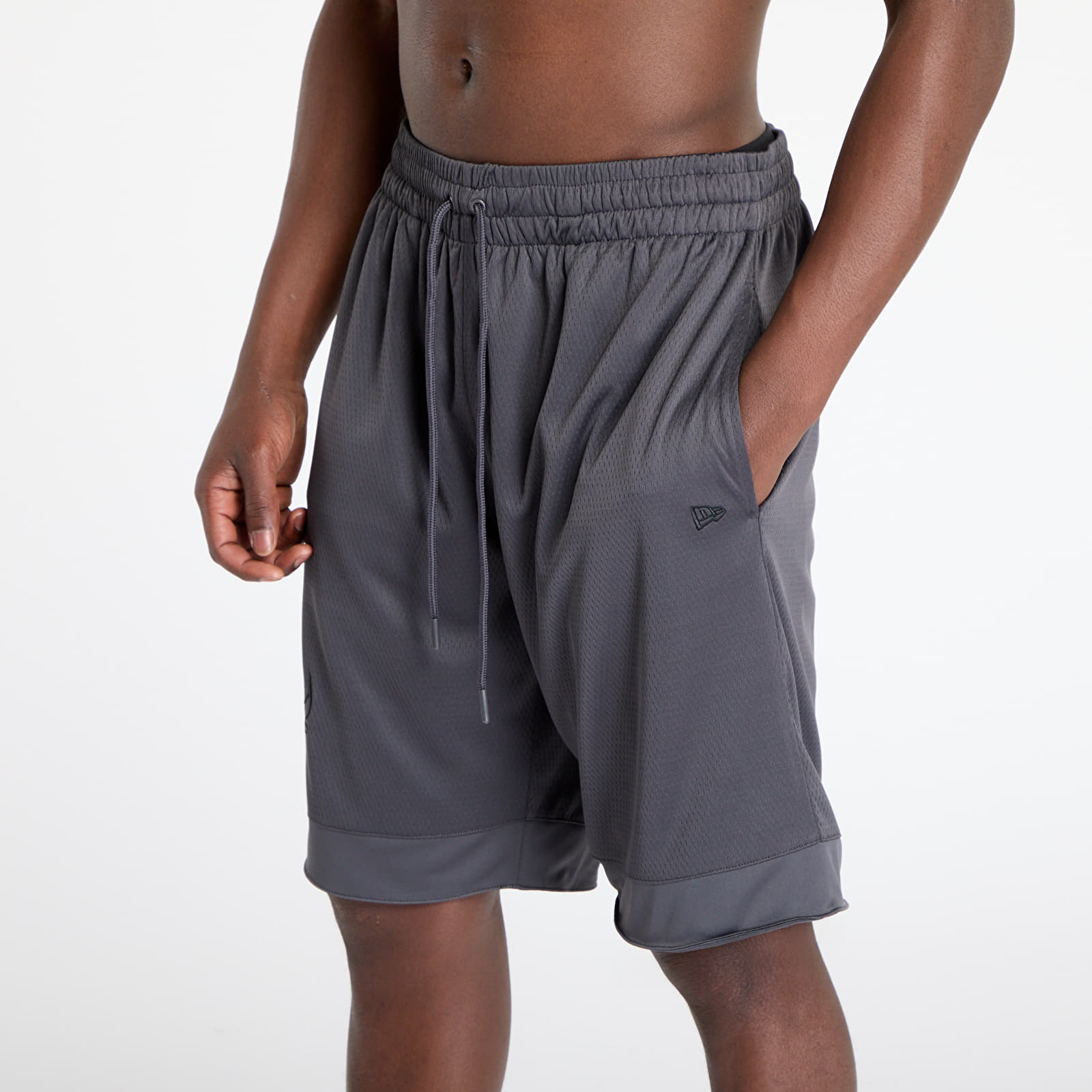 Šorti New Era Chicago Bulls NBA Tonal Mesh Short Graphite/ Dark Graphite