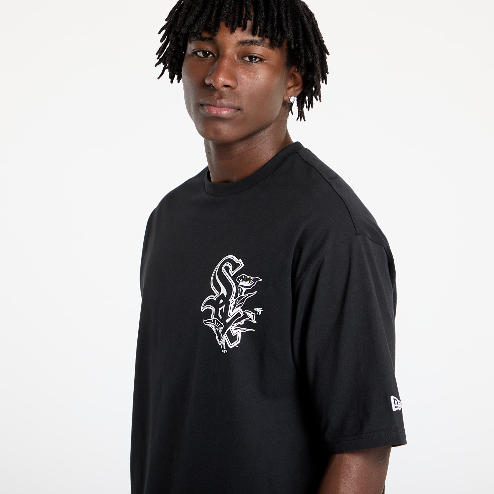Férfi pólok New Era Chicago White Sox Floral Graphic Oversized Tee UNISEX Black