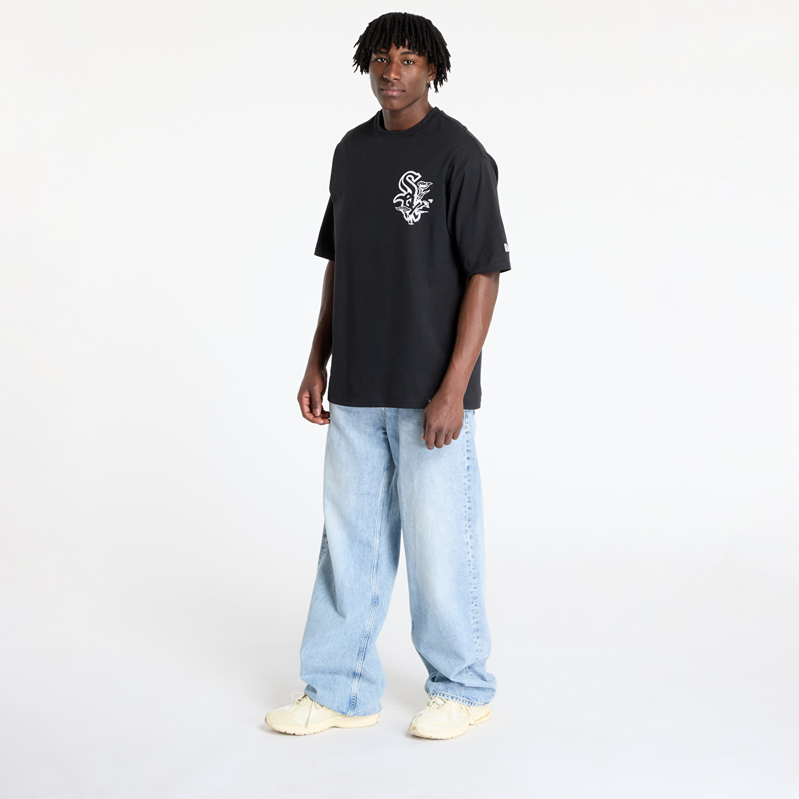 Férfi pólok New Era Chicago White Sox Floral Graphic Oversized Tee UNISEX Black