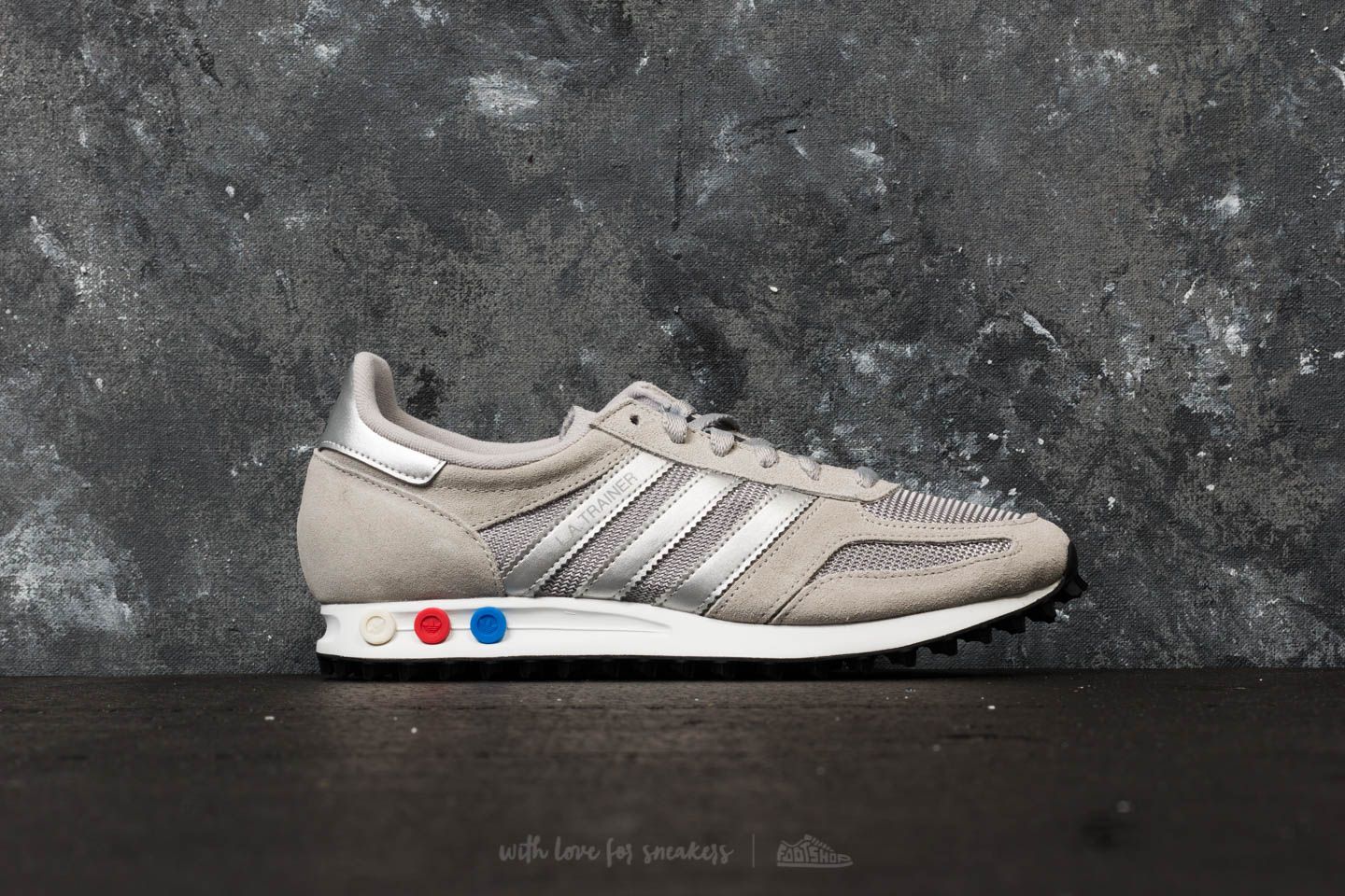 Adidas la trainer solid grey best sale
