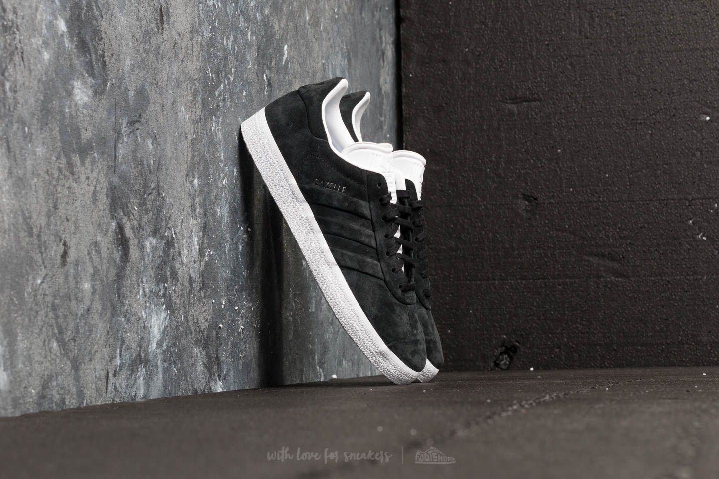 Adidas stitch and turn black online