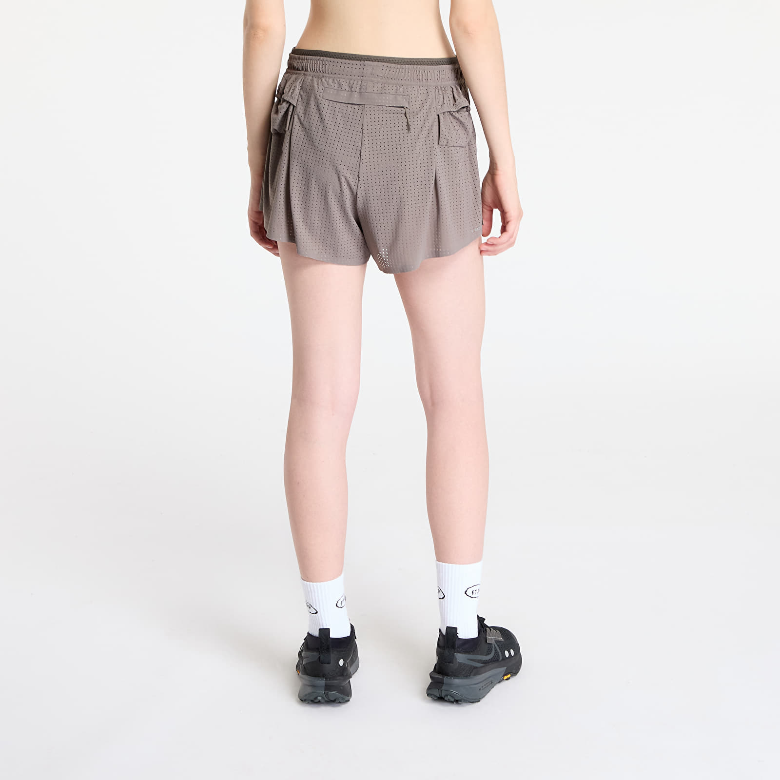 Shorts - Männer Satisfy Space-O 2.5 Distance Shorts UNISEX Taupe