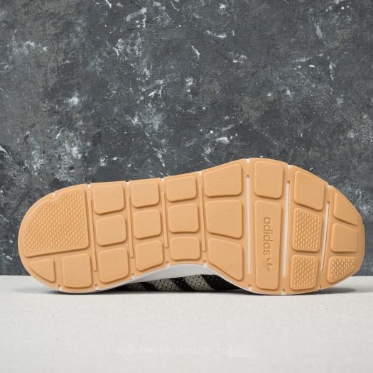 Swift run primeknit men's white sale