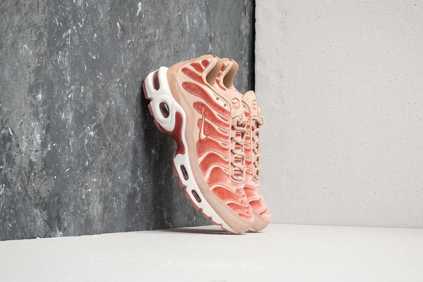 Chaussures et baskets femme Nike Air Max Plus LX WMNS Dusty Peach