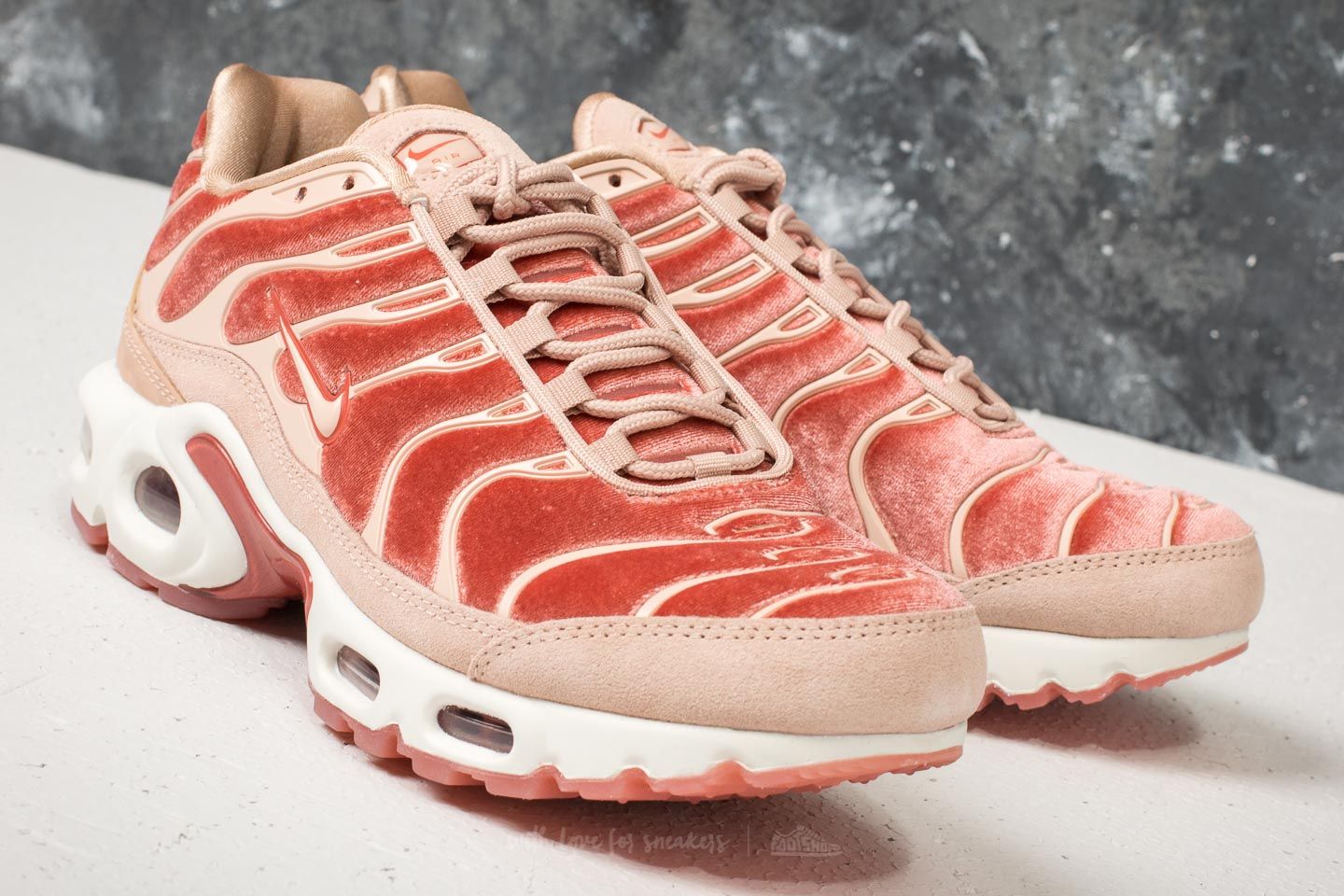 Women s shoes Nike Air Max Plus LX WMNS Dusty Peach Bio Beige Footshop