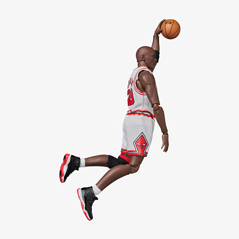 Medicom Toy MAFEX Michael Jordan (Chicago Bulls Home) Action