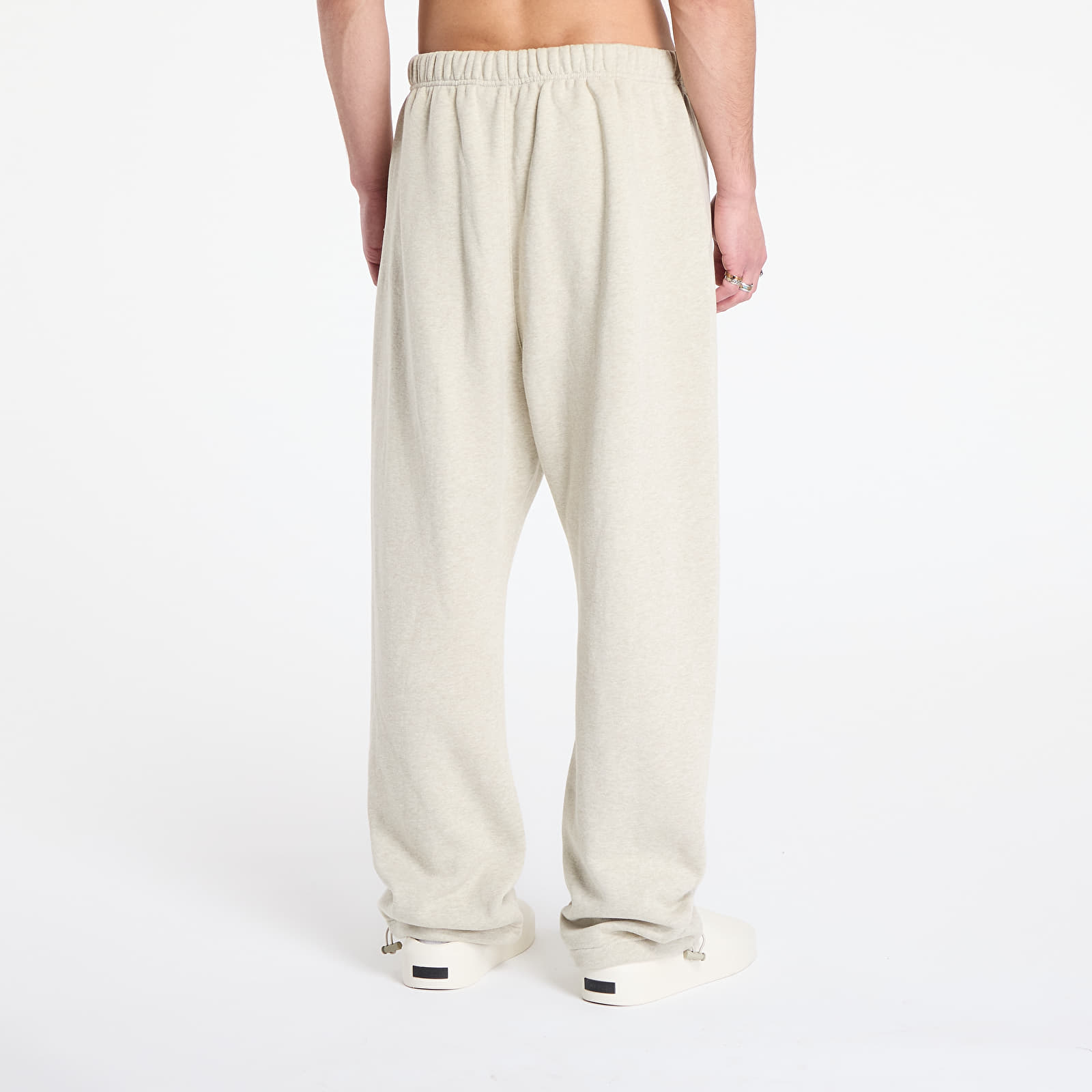Trenirka hlače  Fear of God Essentials Relaxed Fleece Sweatpant Heather Stone