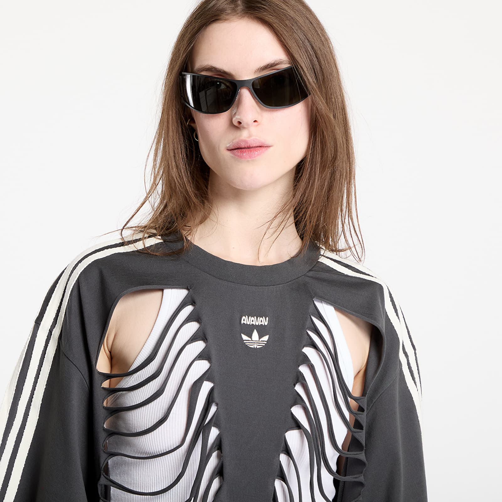 Damen T-Shirts  adidas x Avavav Slashed Tee Dark Grey/ Carbon