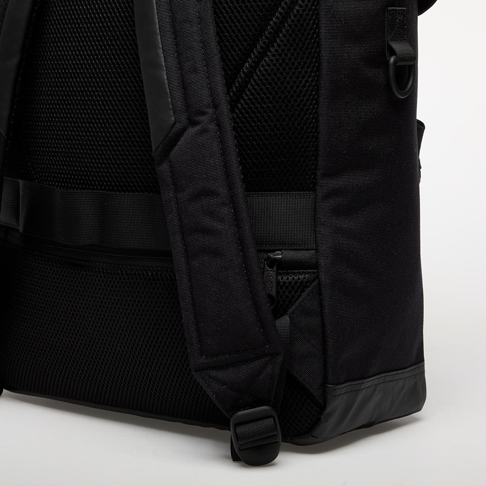 Seljakotid Eastpak Icon Topload On Black